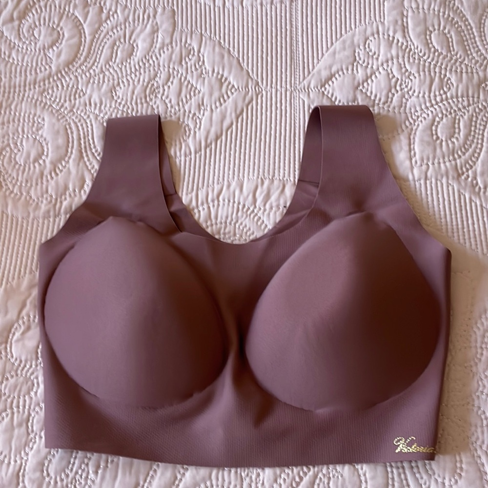 Victoria’s Secret sports bra-brand new with tags